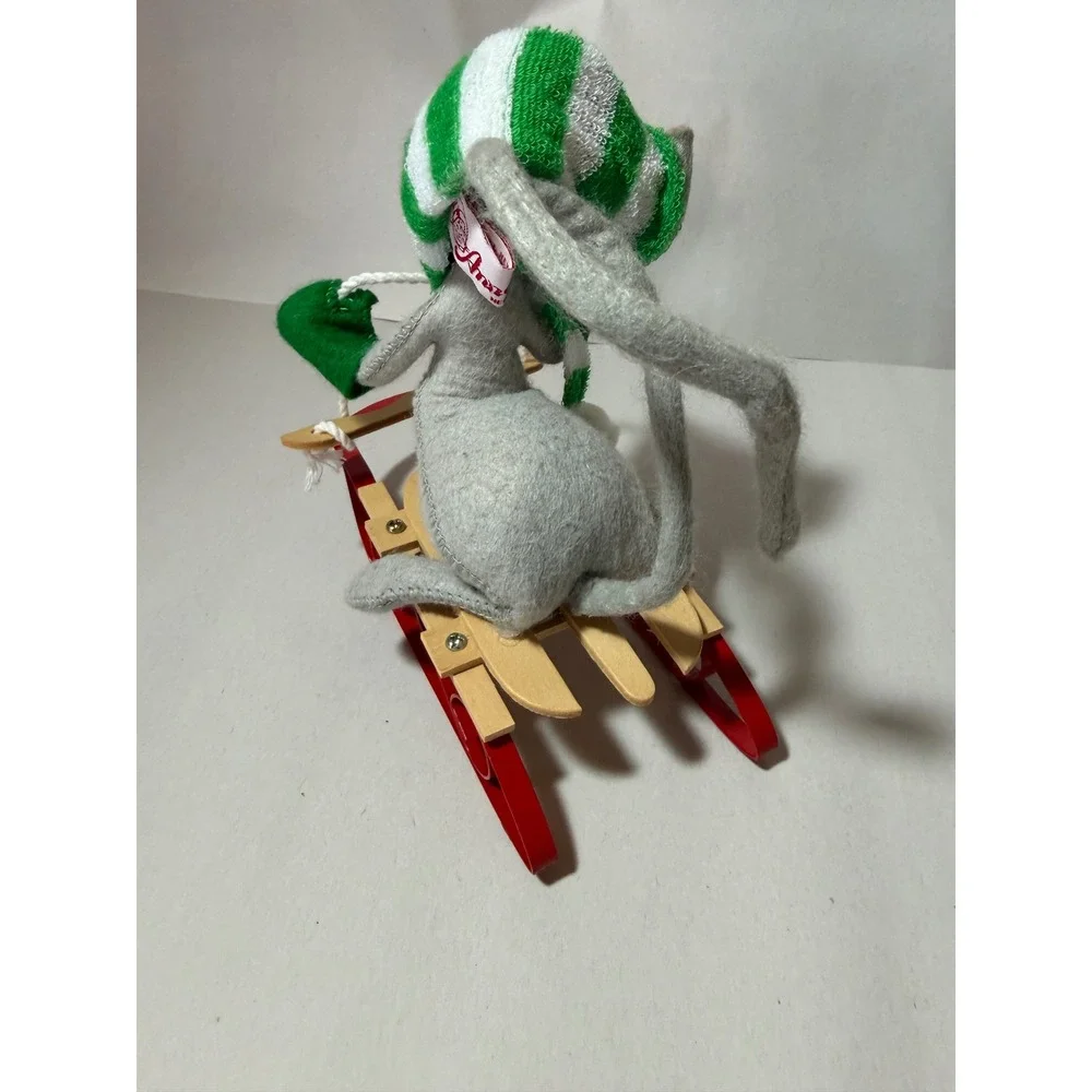 Annalee 1992 Grey Mouse on Wooden Sled Green Striped Hat Winter Holiday Doll‎